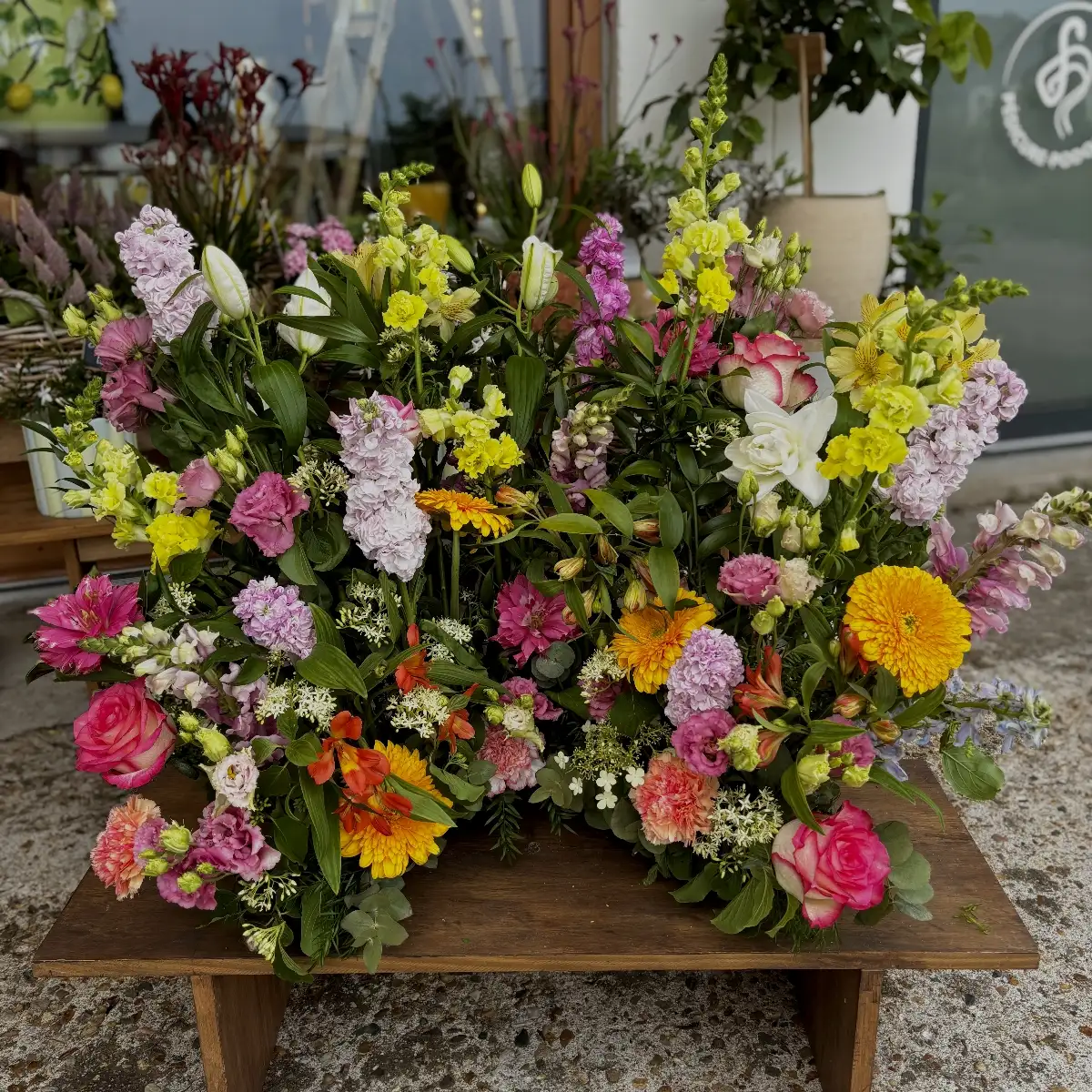 Devant de stèle coloré